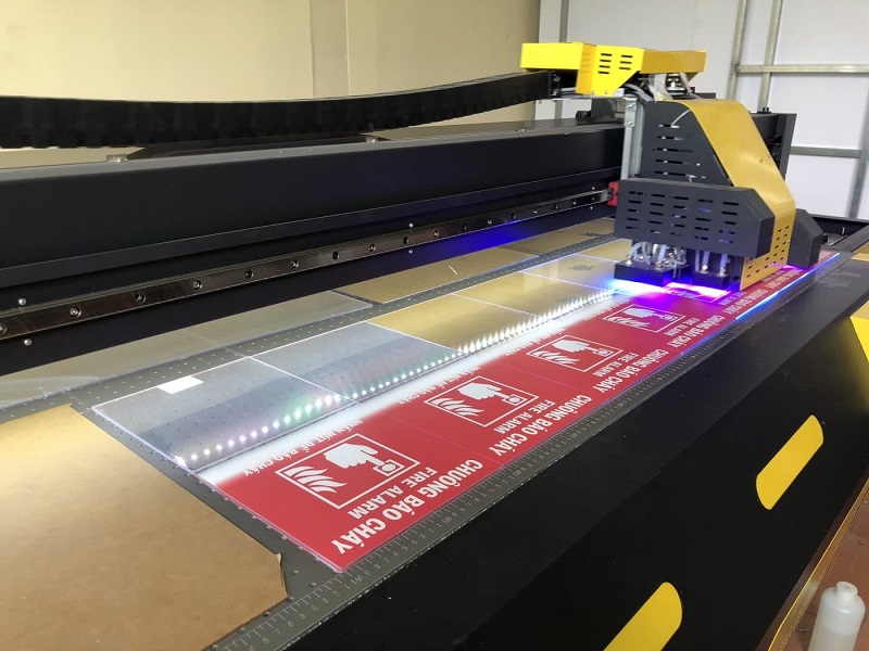 In UV Là Gì? Ưu Nhược Điểm, Có Gì Khác So Với In Truyền Thống?